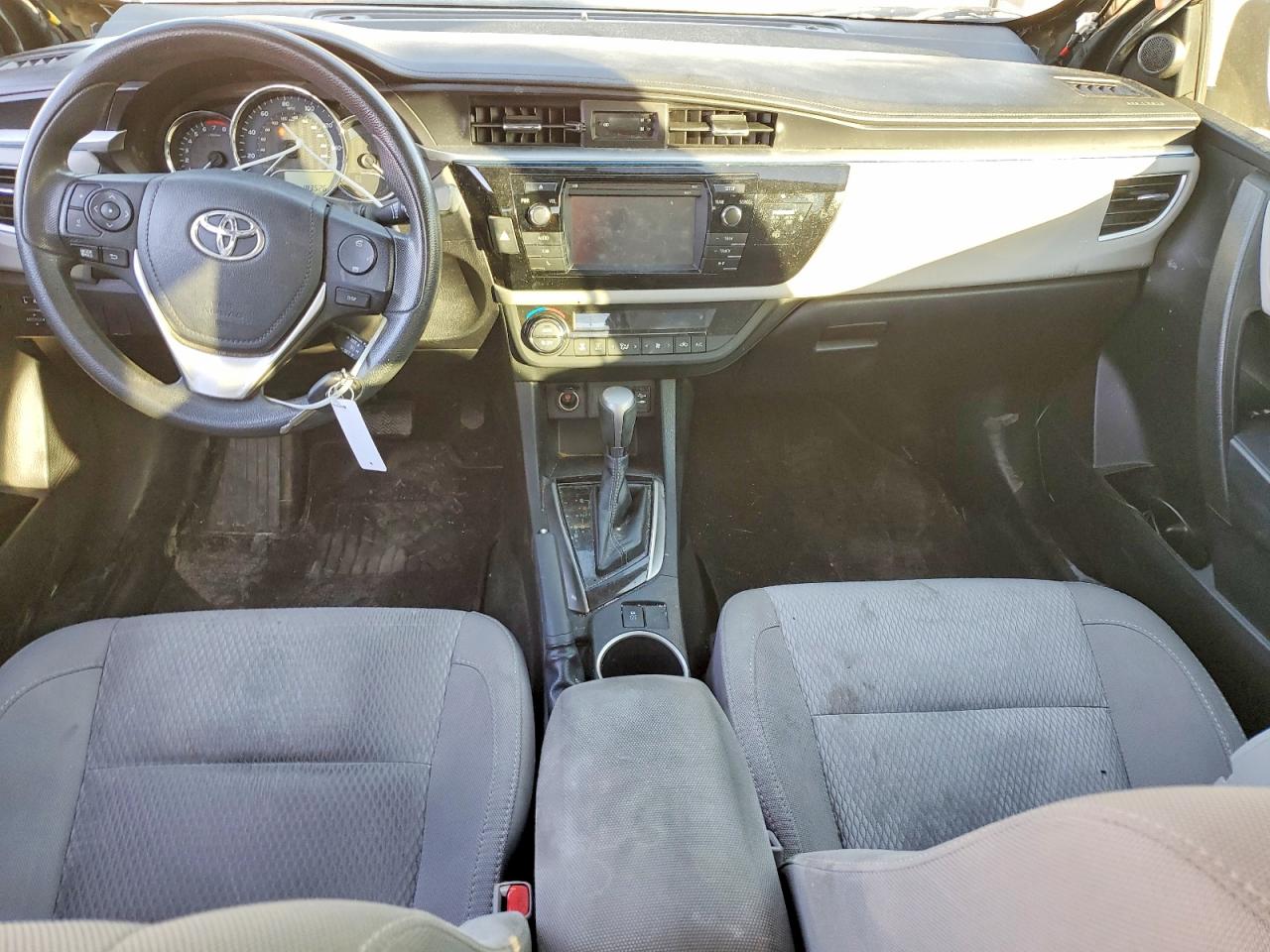 2016 TOYOTA COROLLA LE photo 8