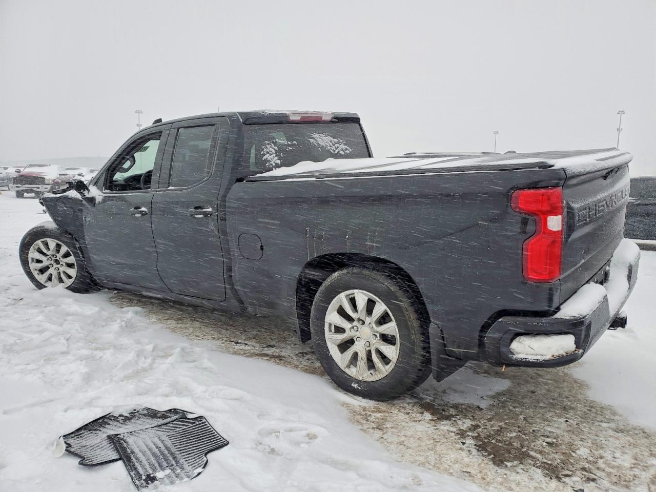 2021 CHEVROLET SILVERADO K1500 CUSTOM photo 3