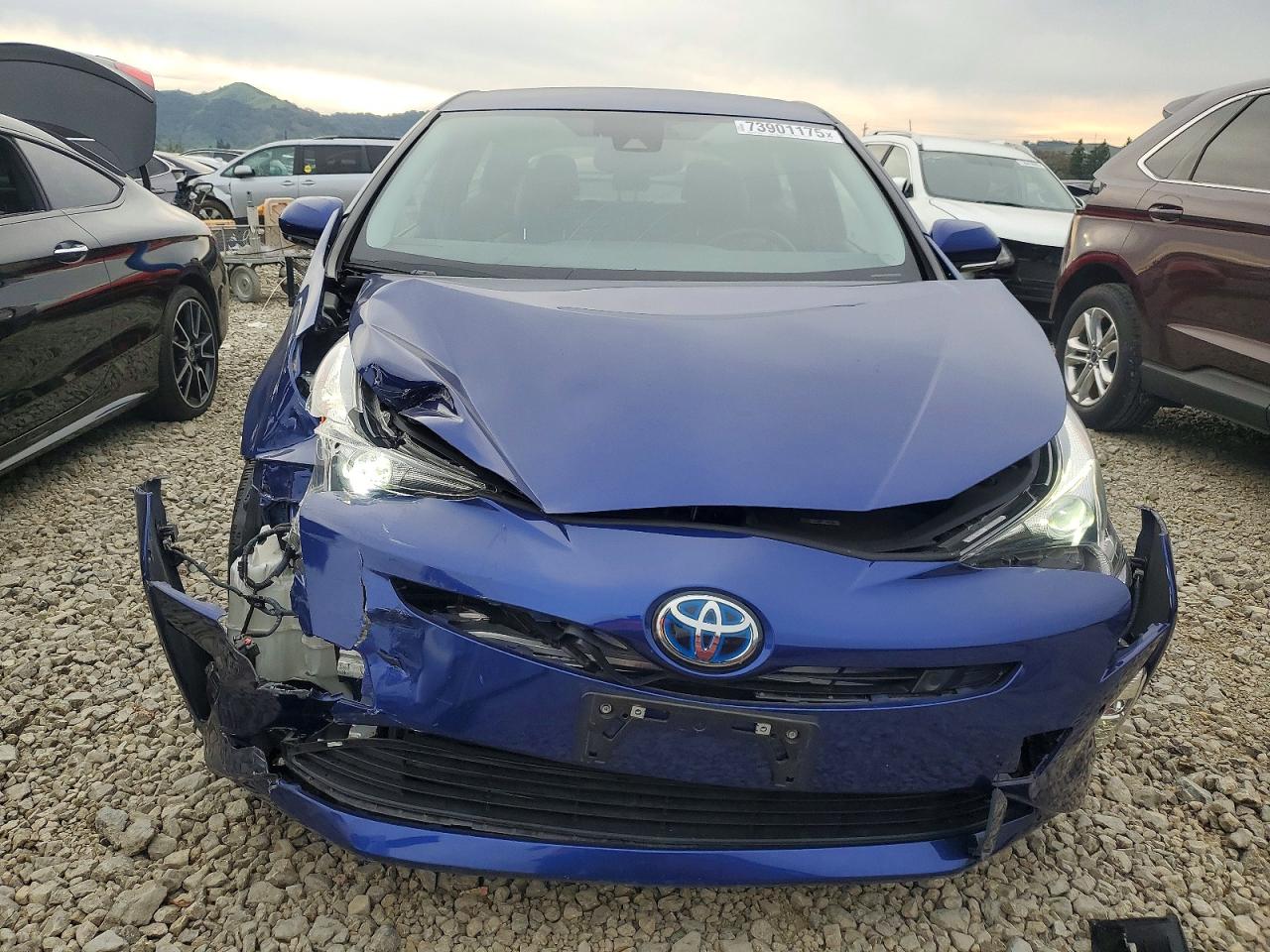 2017 TOYOTA PRIUS photo 5