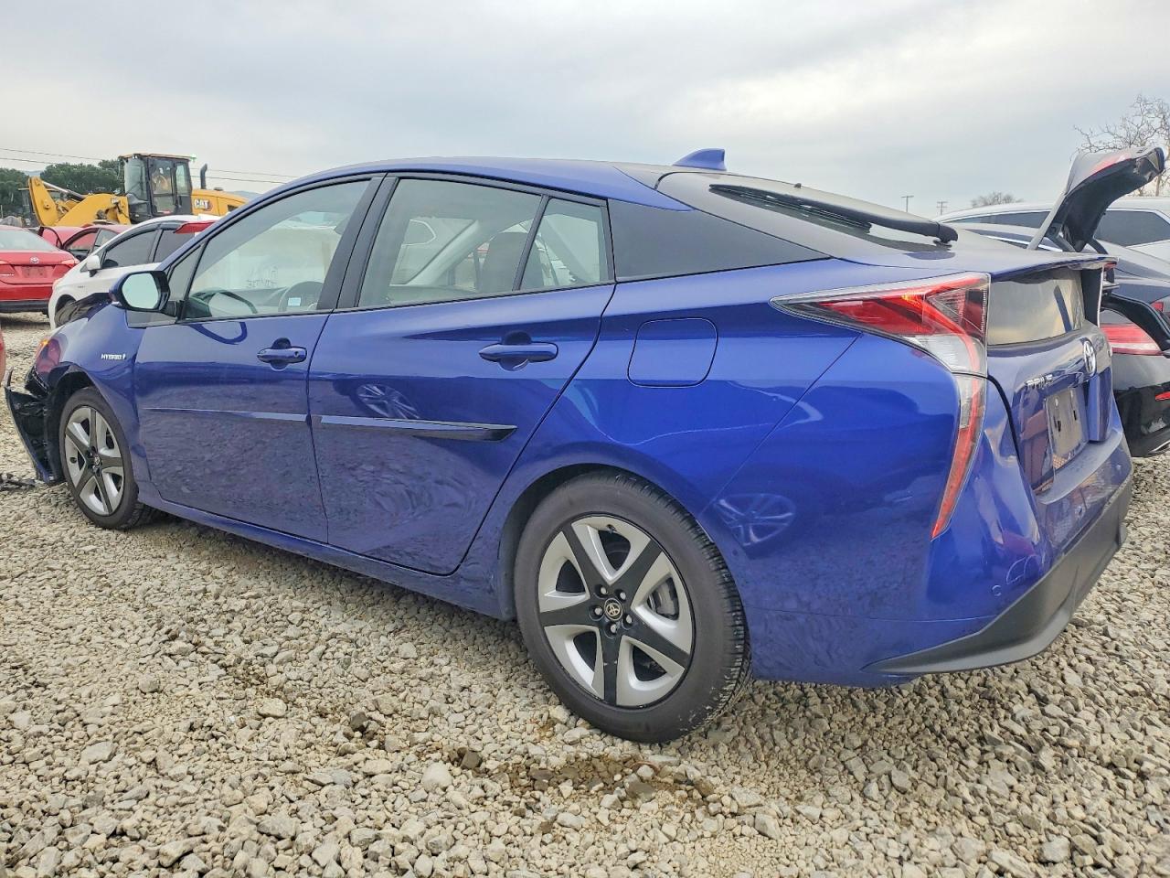 2017 TOYOTA PRIUS photo 2