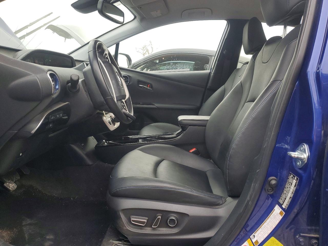 2017 TOYOTA PRIUS photo 7