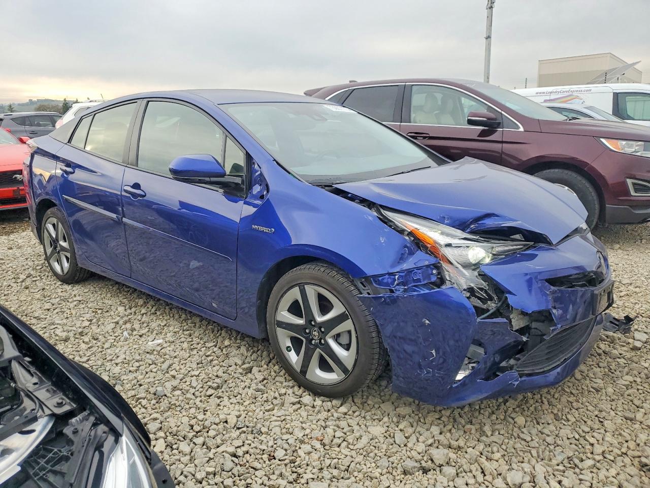 2017 TOYOTA PRIUS photo 4