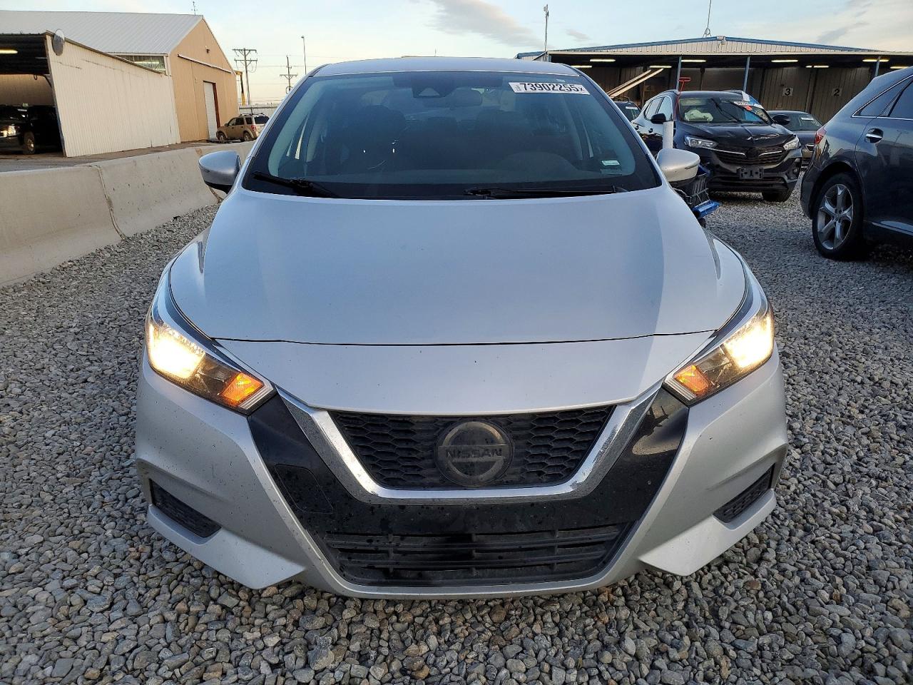 2021 NISSAN VERSA SV photo 5
