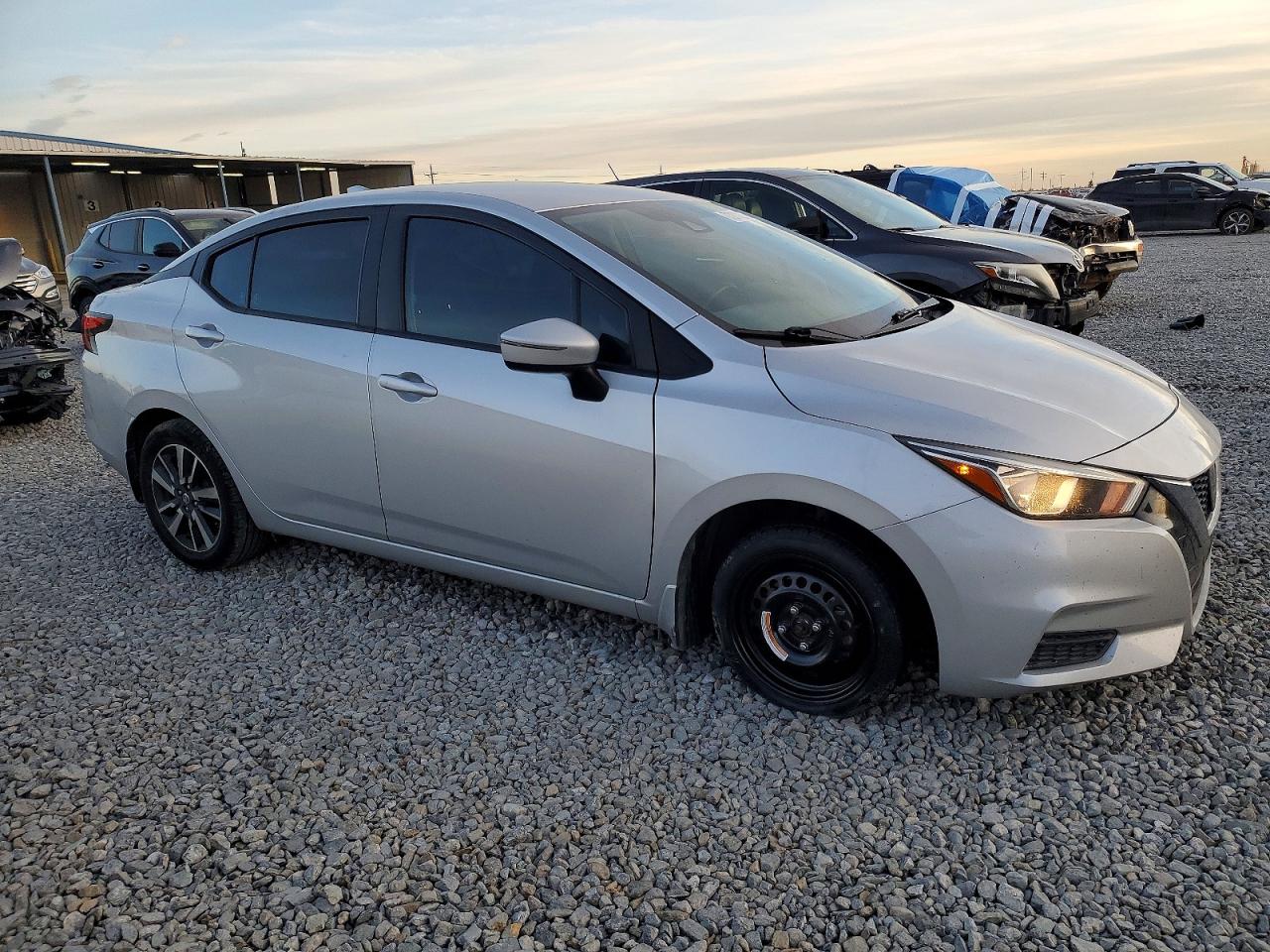 2021 NISSAN VERSA SV photo 4