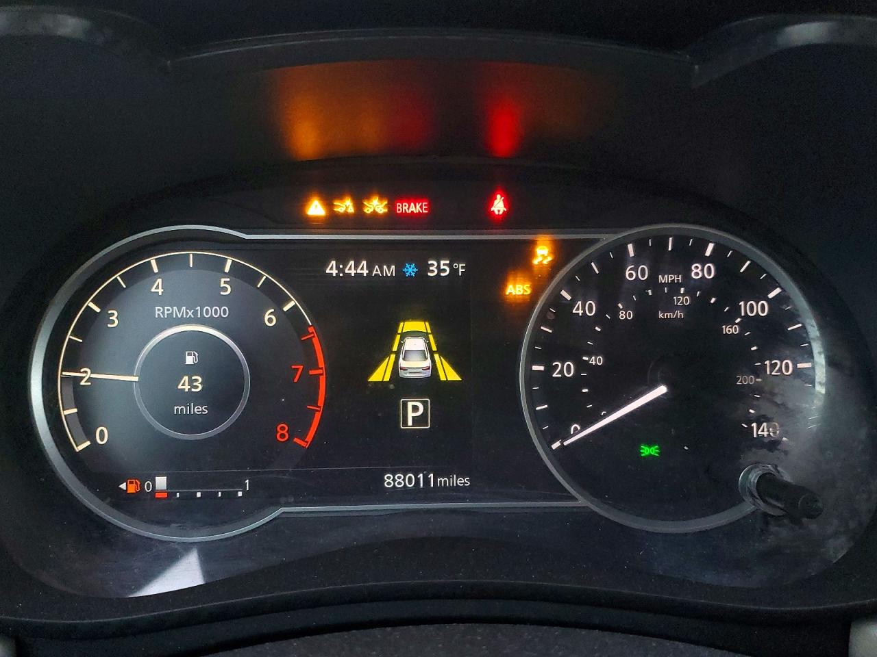 2021 NISSAN VERSA SV photo 9
