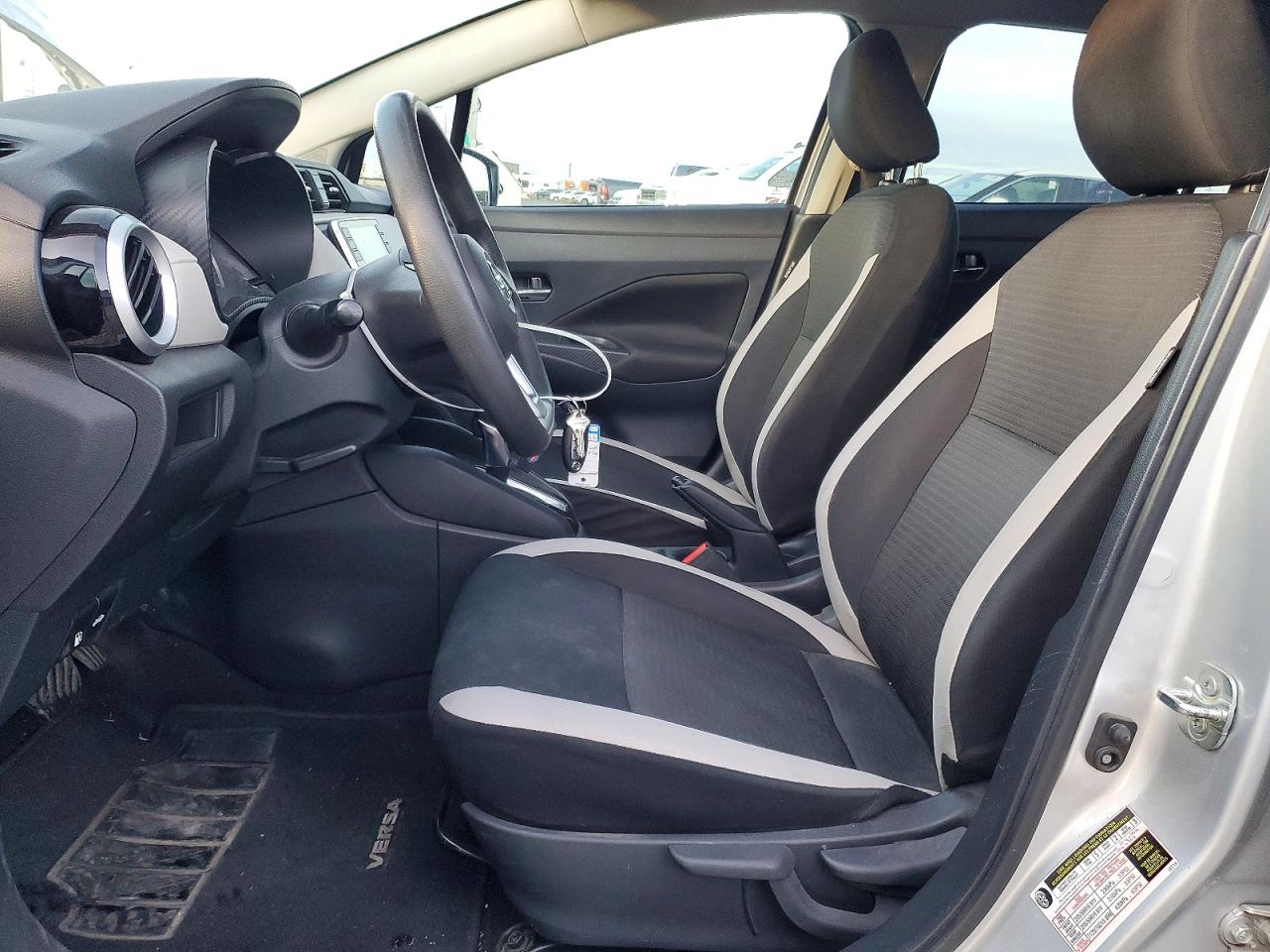 2021 NISSAN VERSA SV photo 7