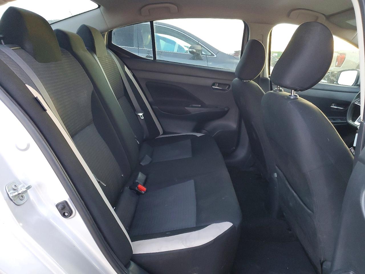 2021 NISSAN VERSA SV photo 10