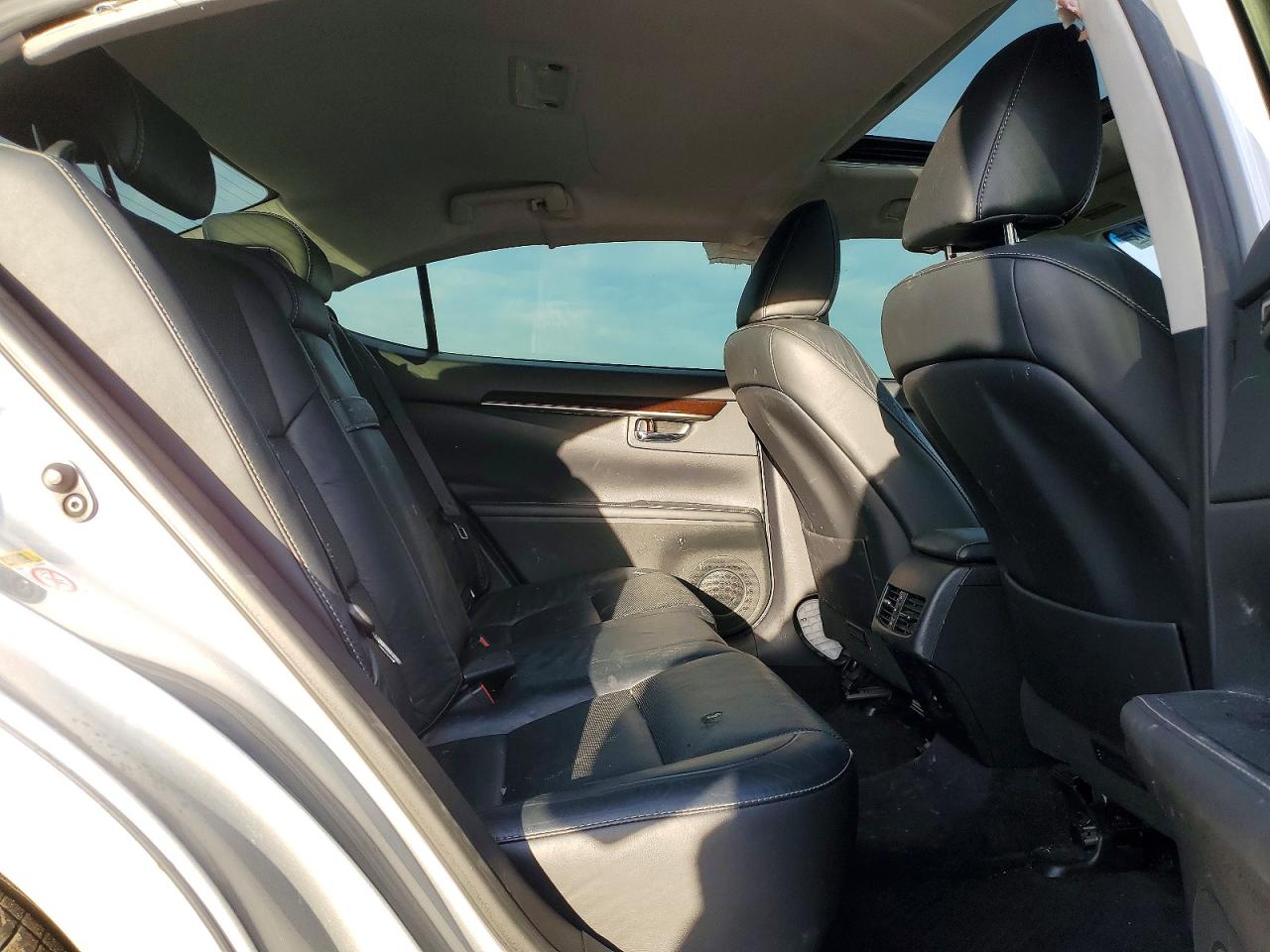2013 LEXUS ES 350 photo 19