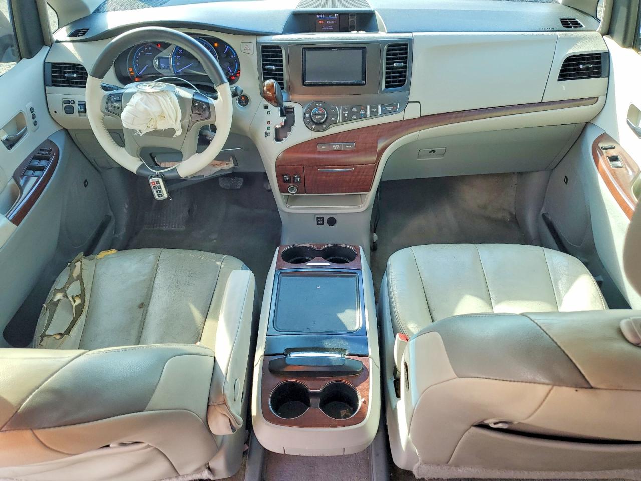 2014 TOYOTA SIENNA XLE photo 8