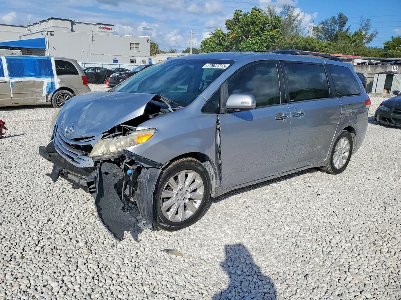 2014 TOYOTA SIENNA