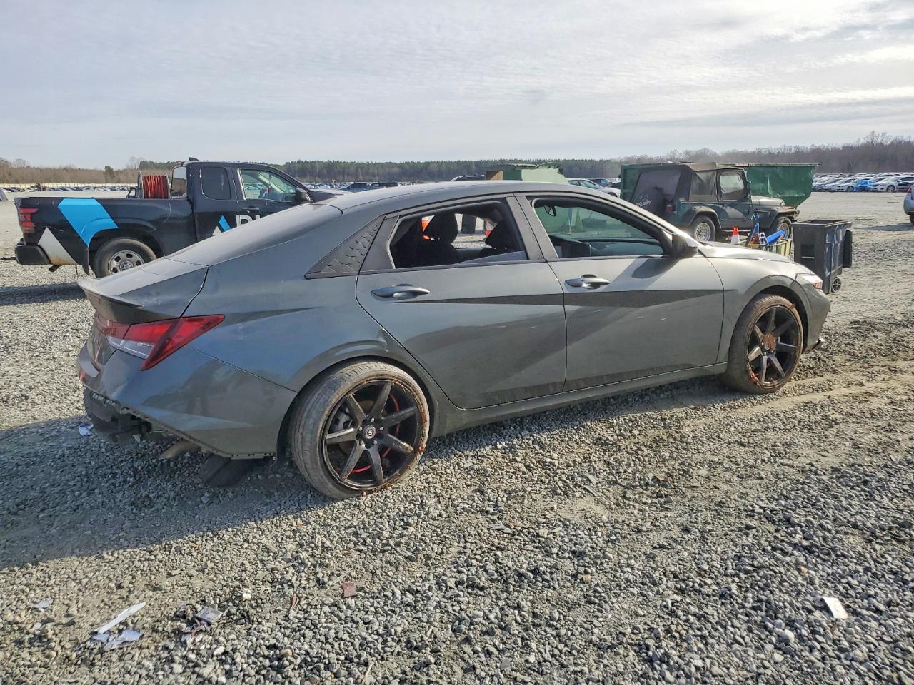 2025 HYUNDAI ELANTRA SEL SPORT photo 3