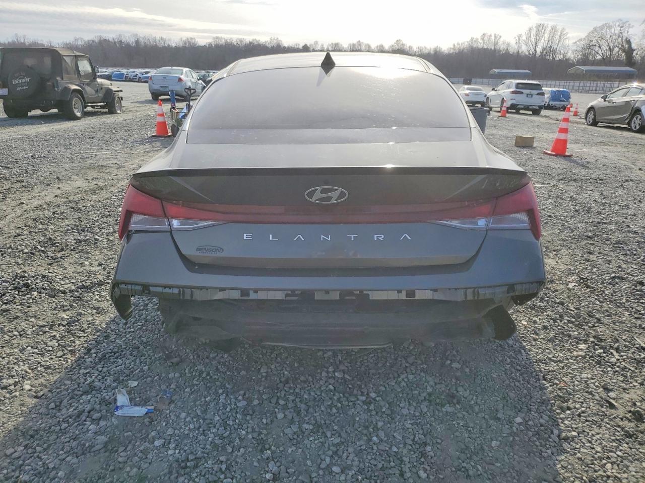2025 HYUNDAI ELANTRA SEL SPORT photo 6