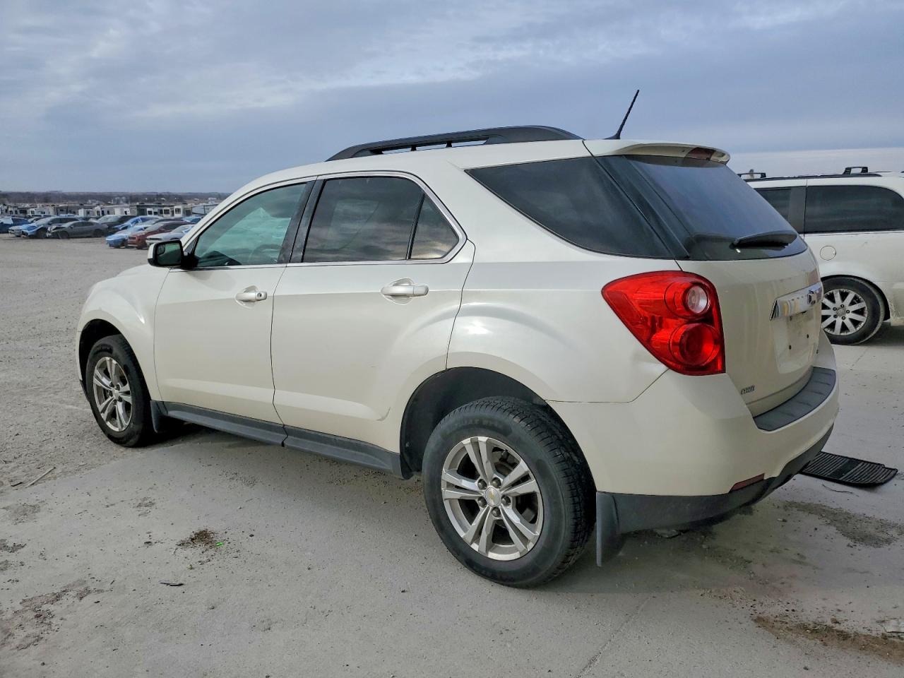 2013 CHEVROLET EQUINOX photo 3
