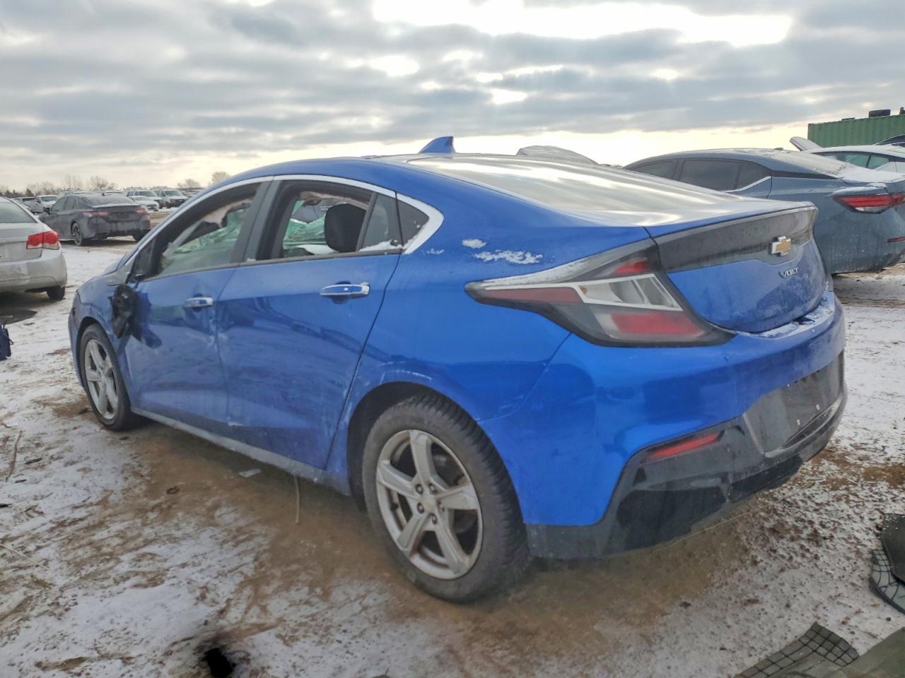 2017 CHEVROLET VOLT LT photo 2
