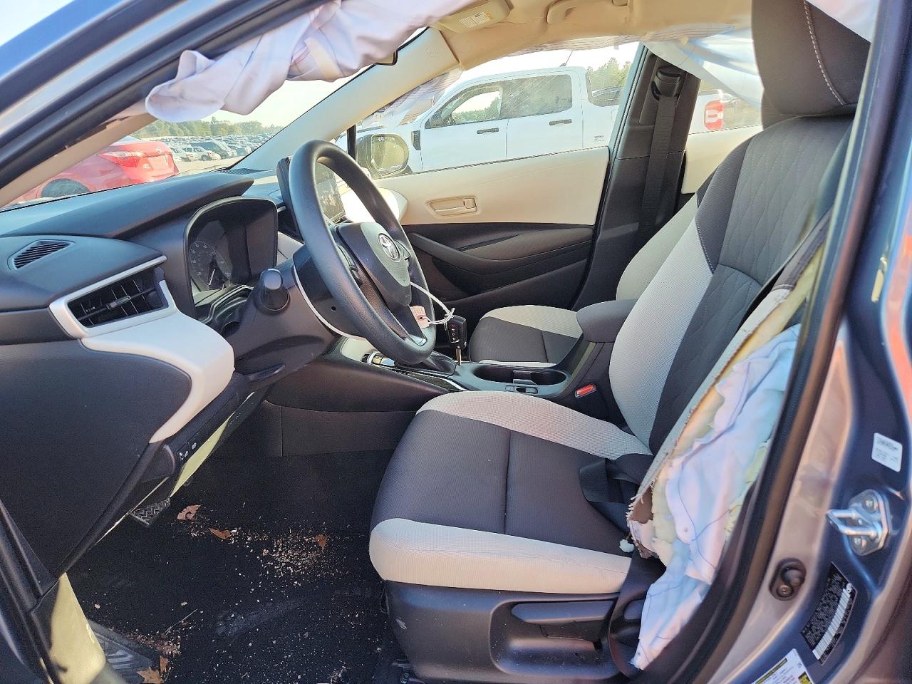 2025 TOYOTA COROLLA LE photo 13