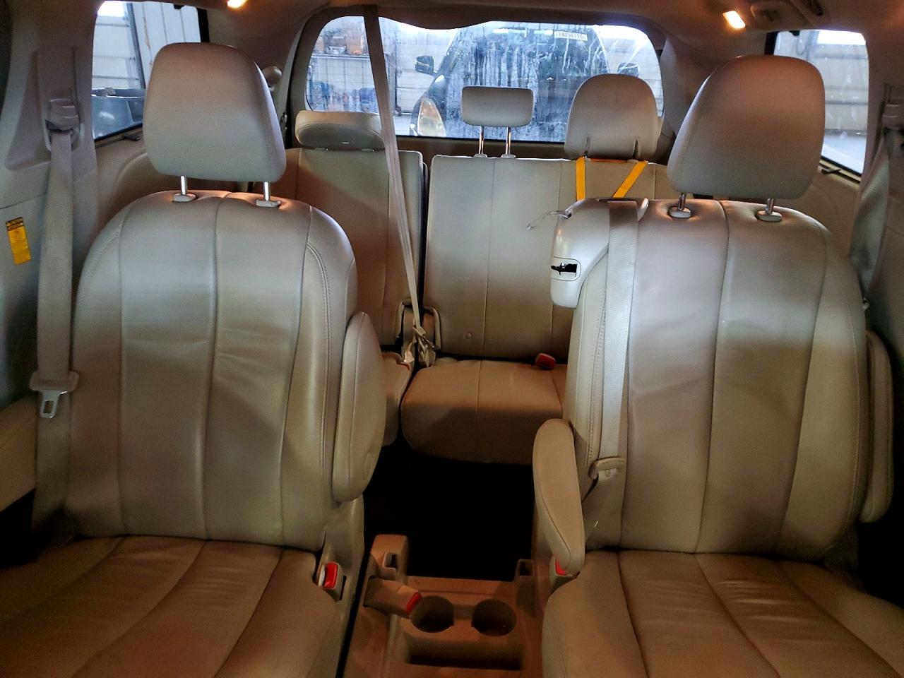 2014 TOYOTA SIENNA XLE photo 10