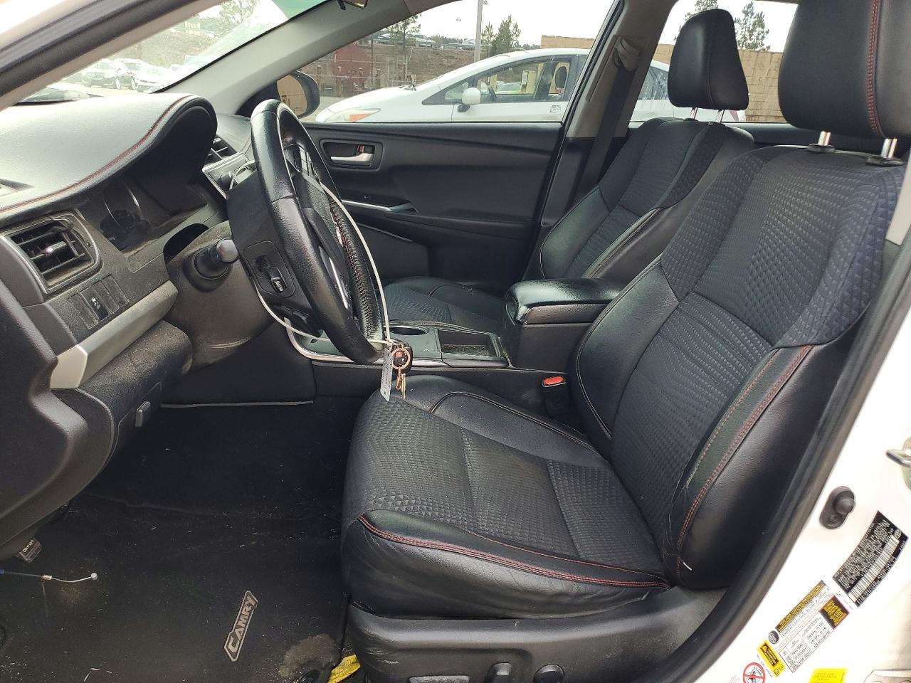 2015 TOYOTA CAMRY LE photo 19