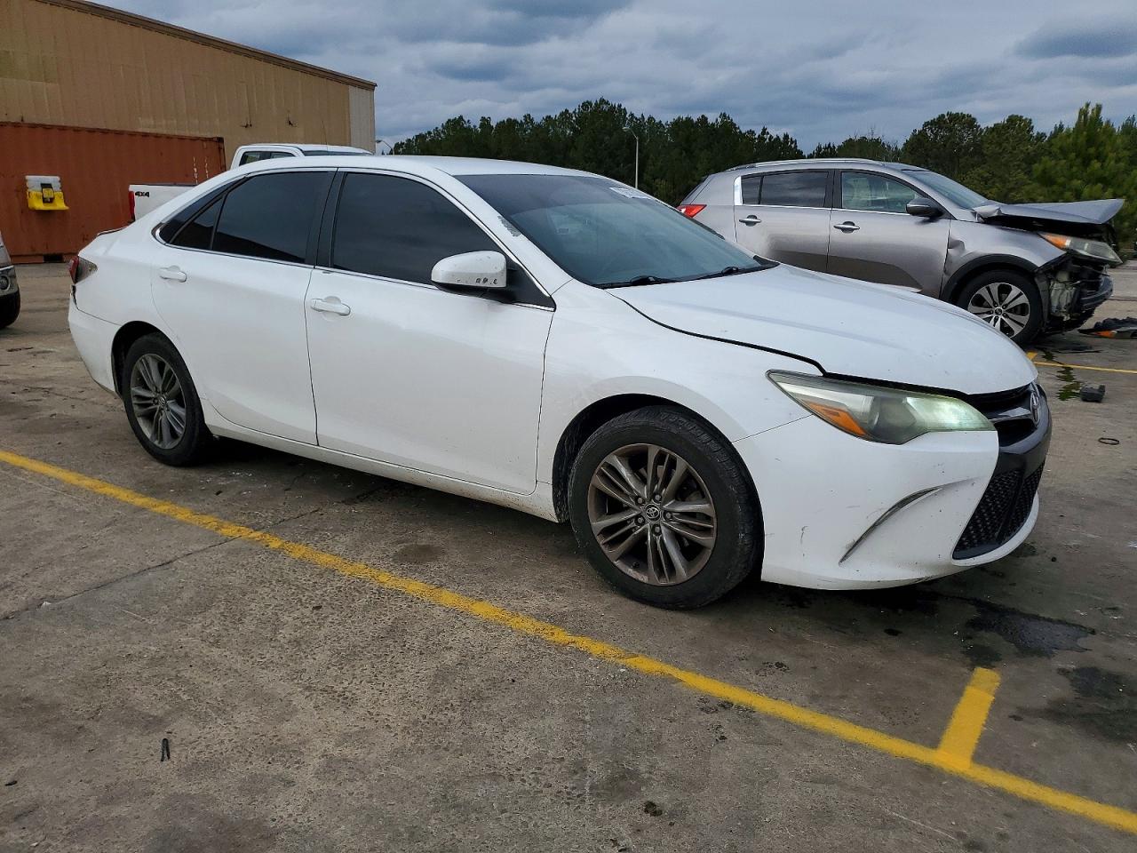 2015 TOYOTA CAMRY LE photo 10