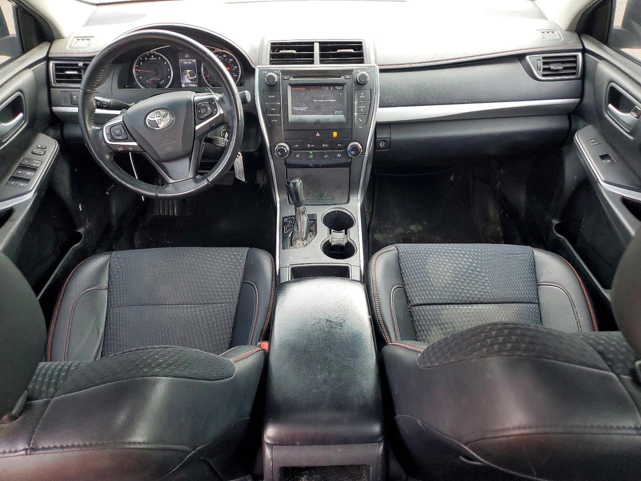 2015 TOYOTA CAMRY LE photo 22