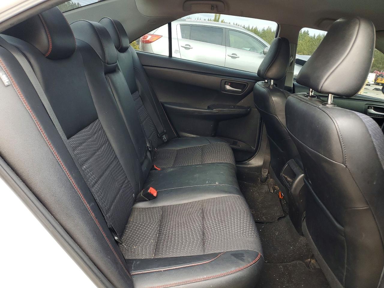 2015 TOYOTA CAMRY LE photo 28
