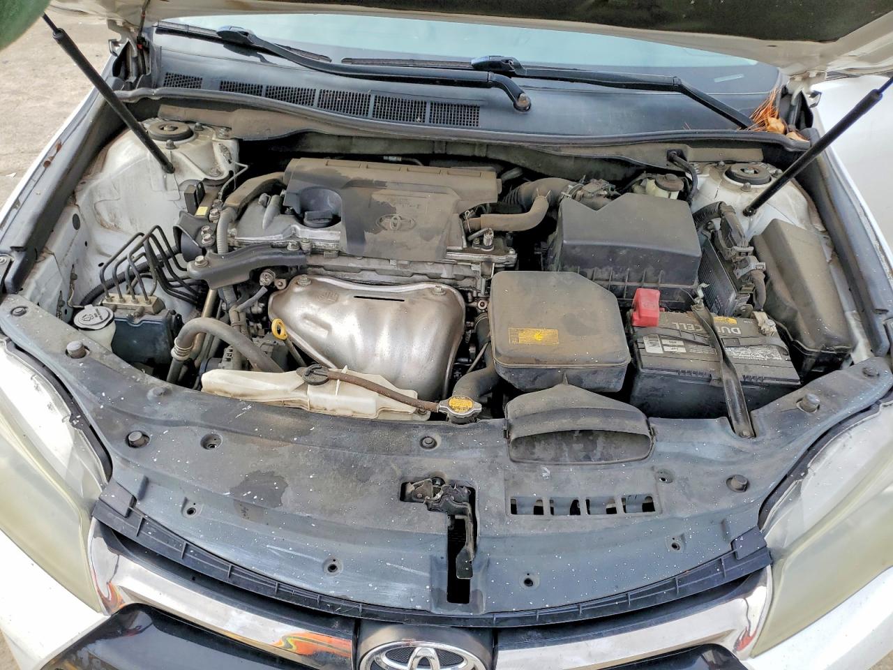 2015 TOYOTA CAMRY LE photo 31