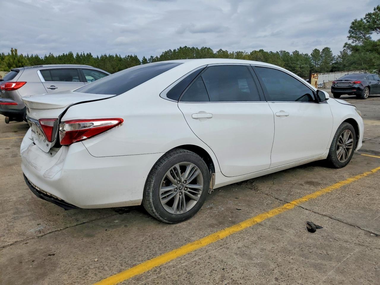 2015 TOYOTA CAMRY LE photo 7