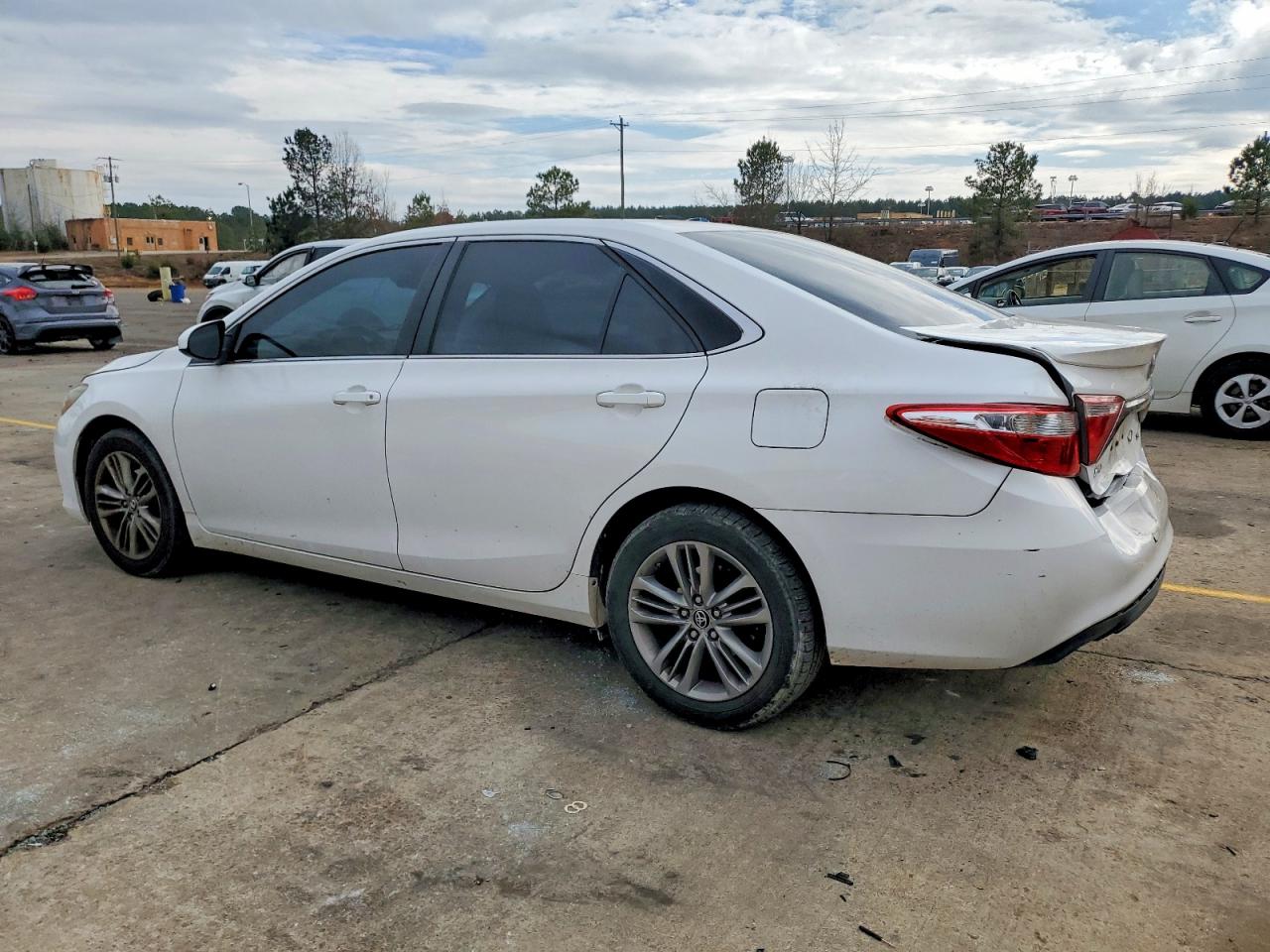 2015 TOYOTA CAMRY LE photo 4