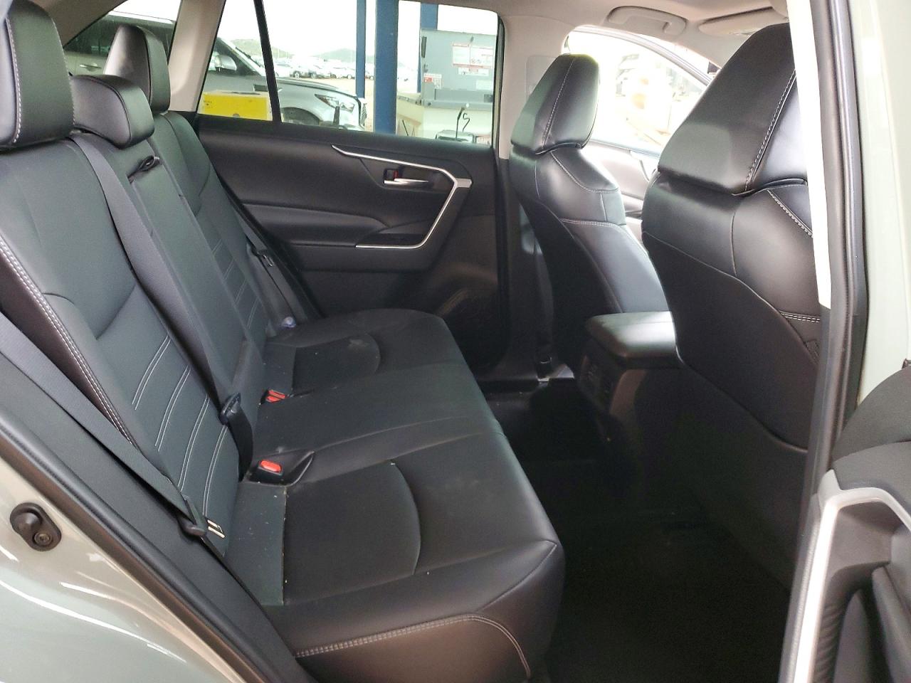2021 TOYOTA RAV4 XLE PREMIUM photo 11