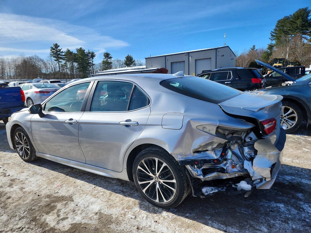 2020 TOYOTA CAMRY SE photo 2