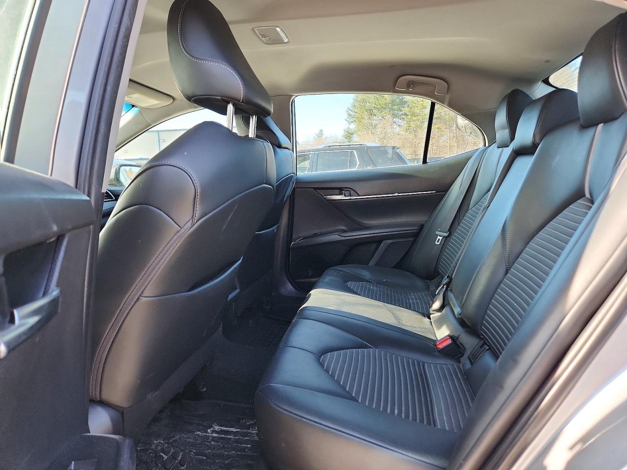 2020 TOYOTA CAMRY SE photo 10