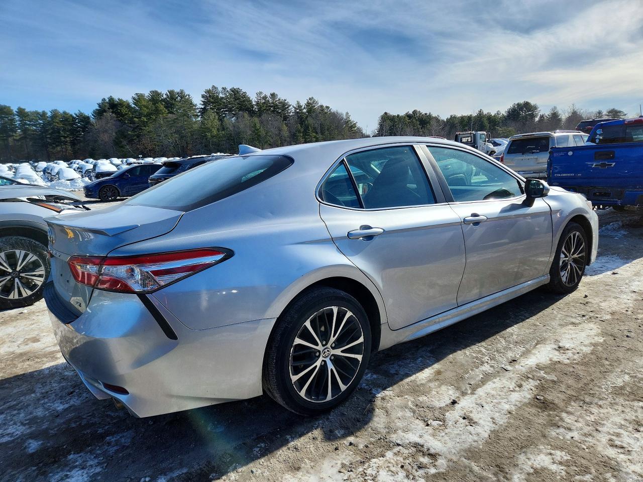 2020 TOYOTA CAMRY SE photo 3