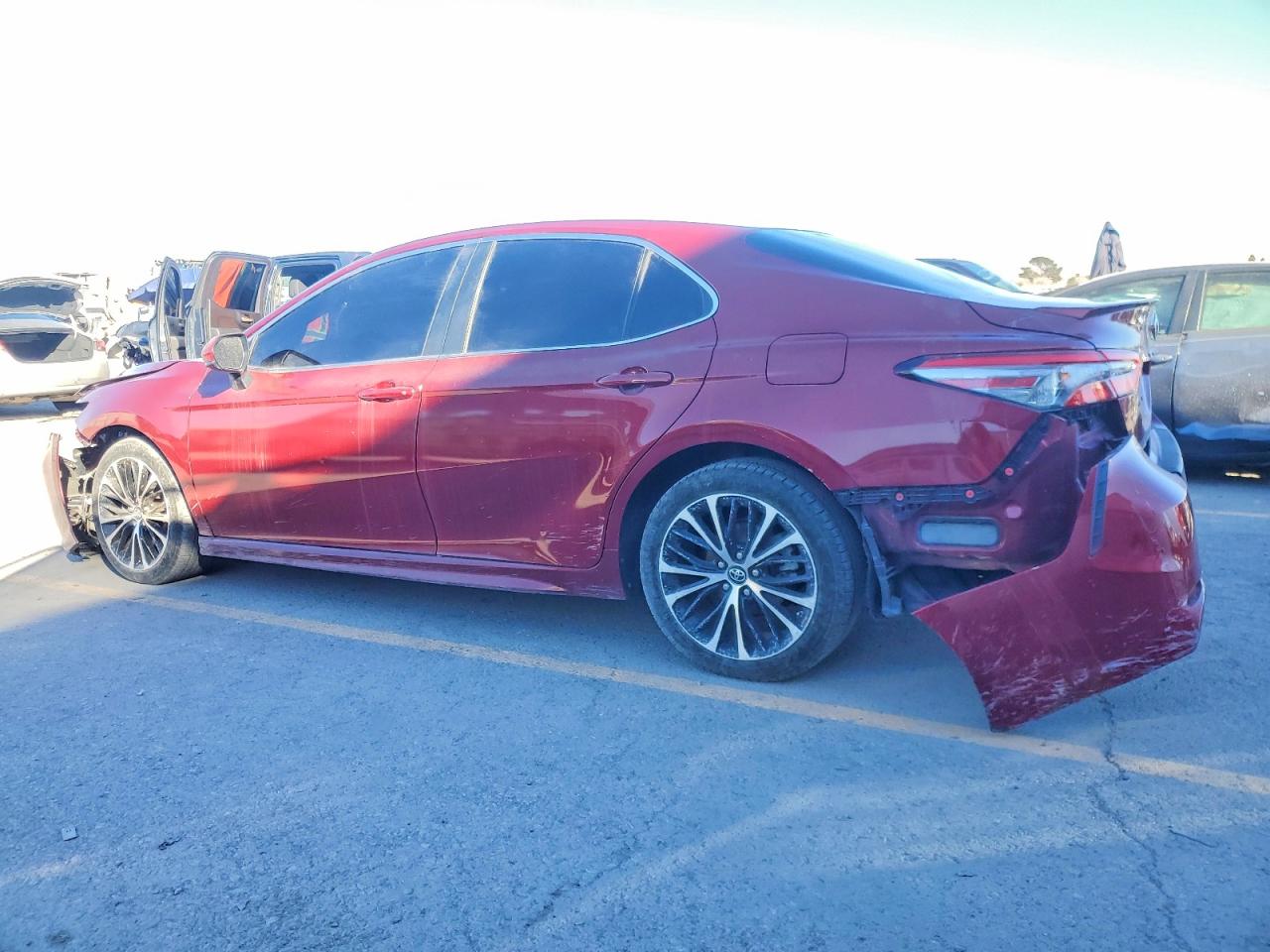 2018 TOYOTA CAMRY L photo 3