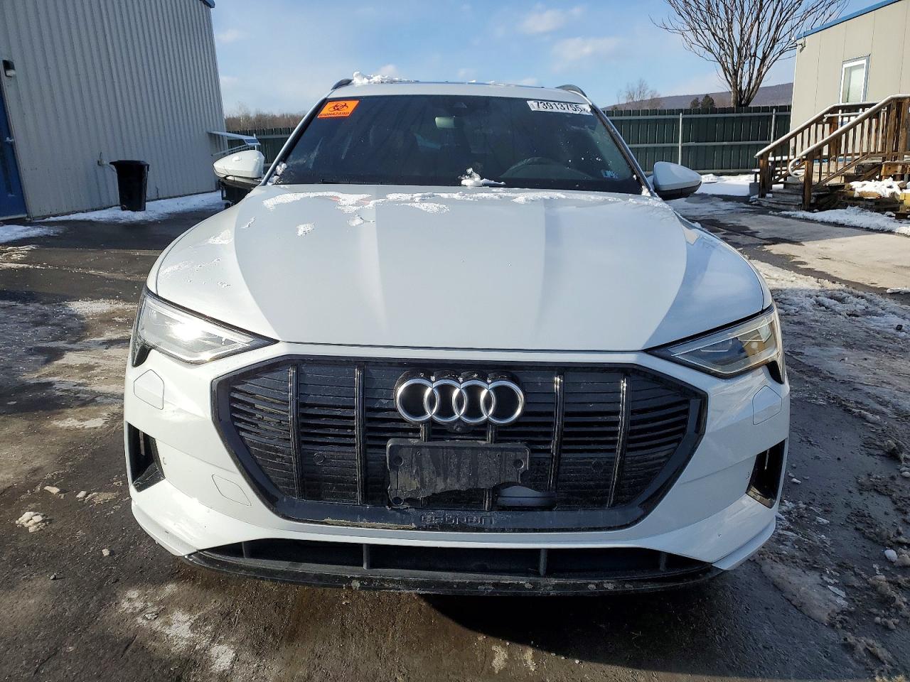 2022 AUDI E-TRON PREMIUM photo 9