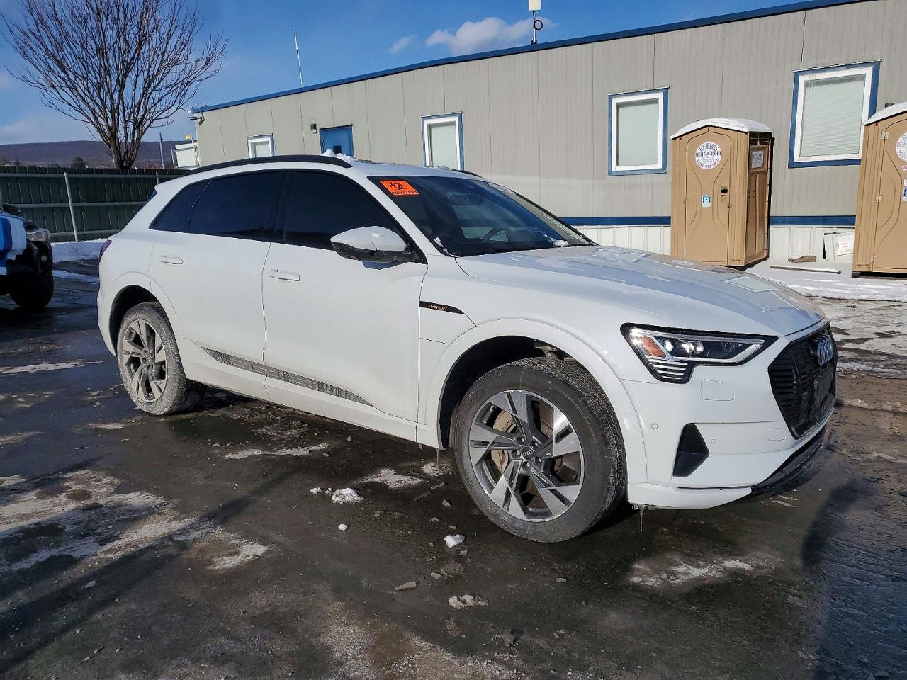 2022 AUDI E-TRON PREMIUM photo 7