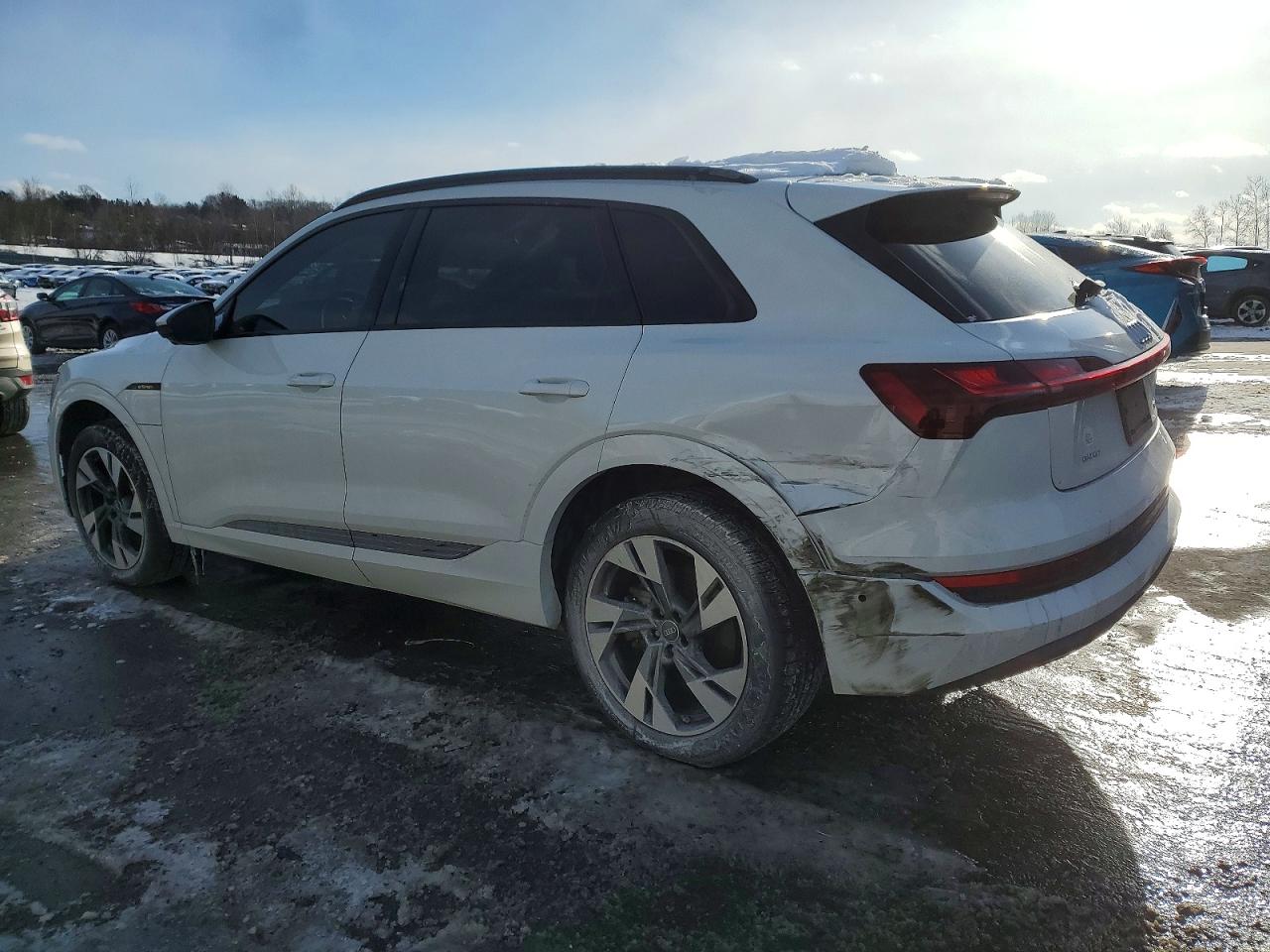 2022 AUDI E-TRON PREMIUM photo 3