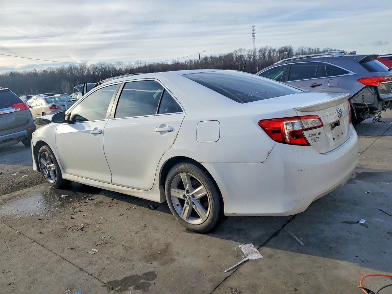 2014 TOYOTA CAMRY photo 4