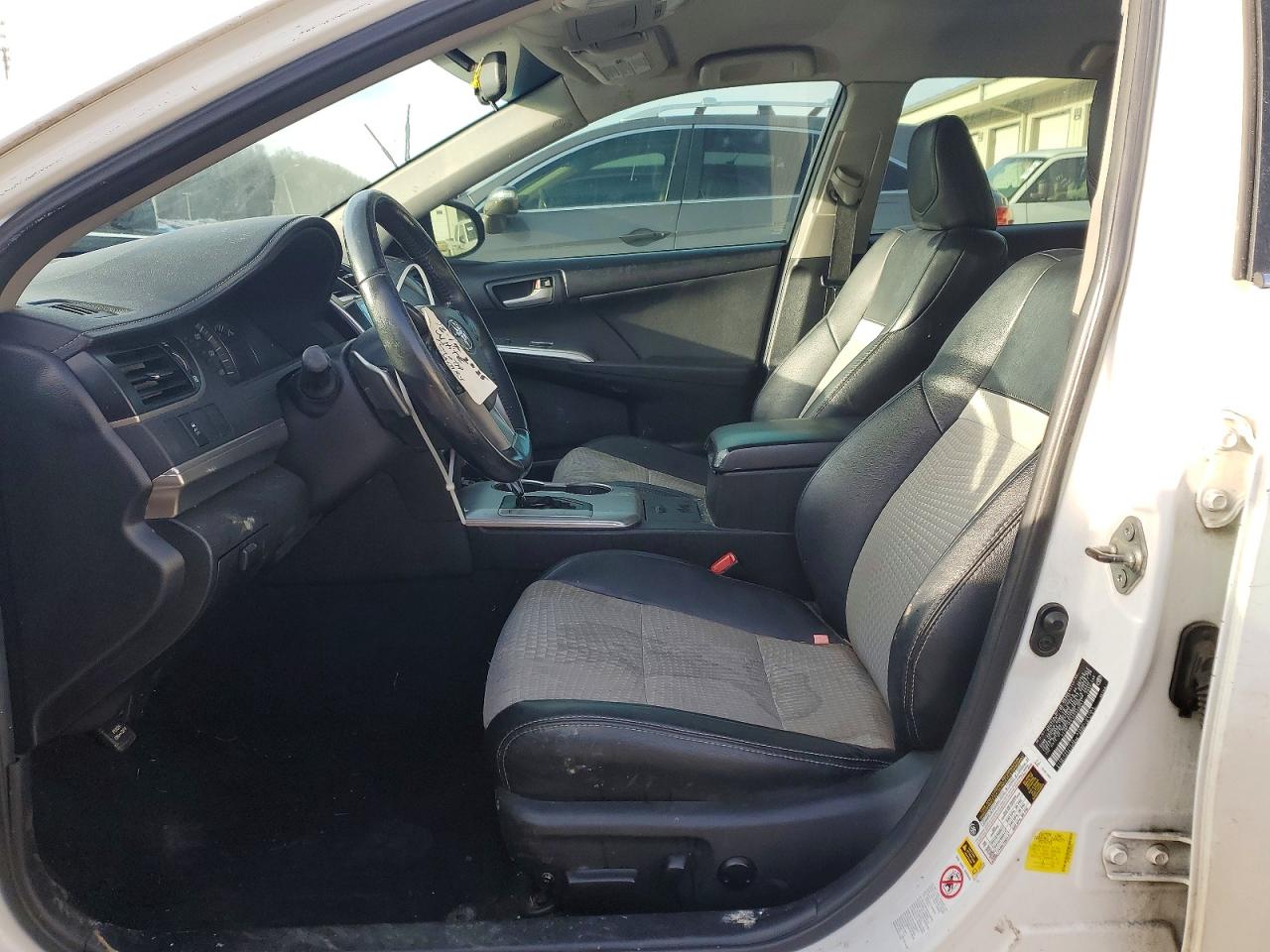 2014 TOYOTA CAMRY photo 19