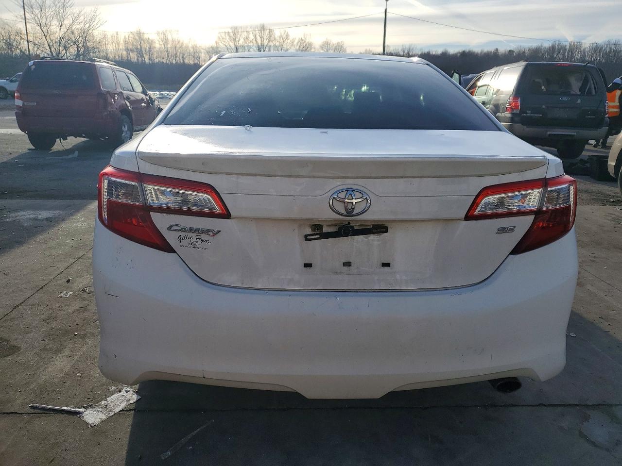 2014 TOYOTA CAMRY photo 16