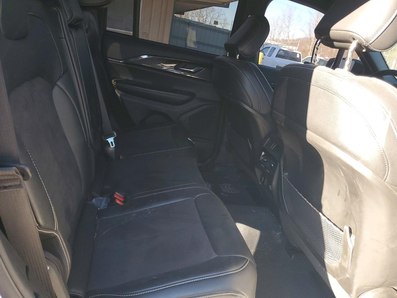 2023 JEEP GRAND CHEROKEE photo 11
