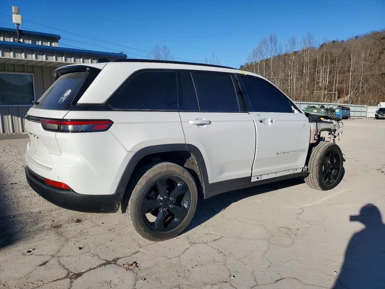 2023 JEEP GRAND CHEROKEE photo 3