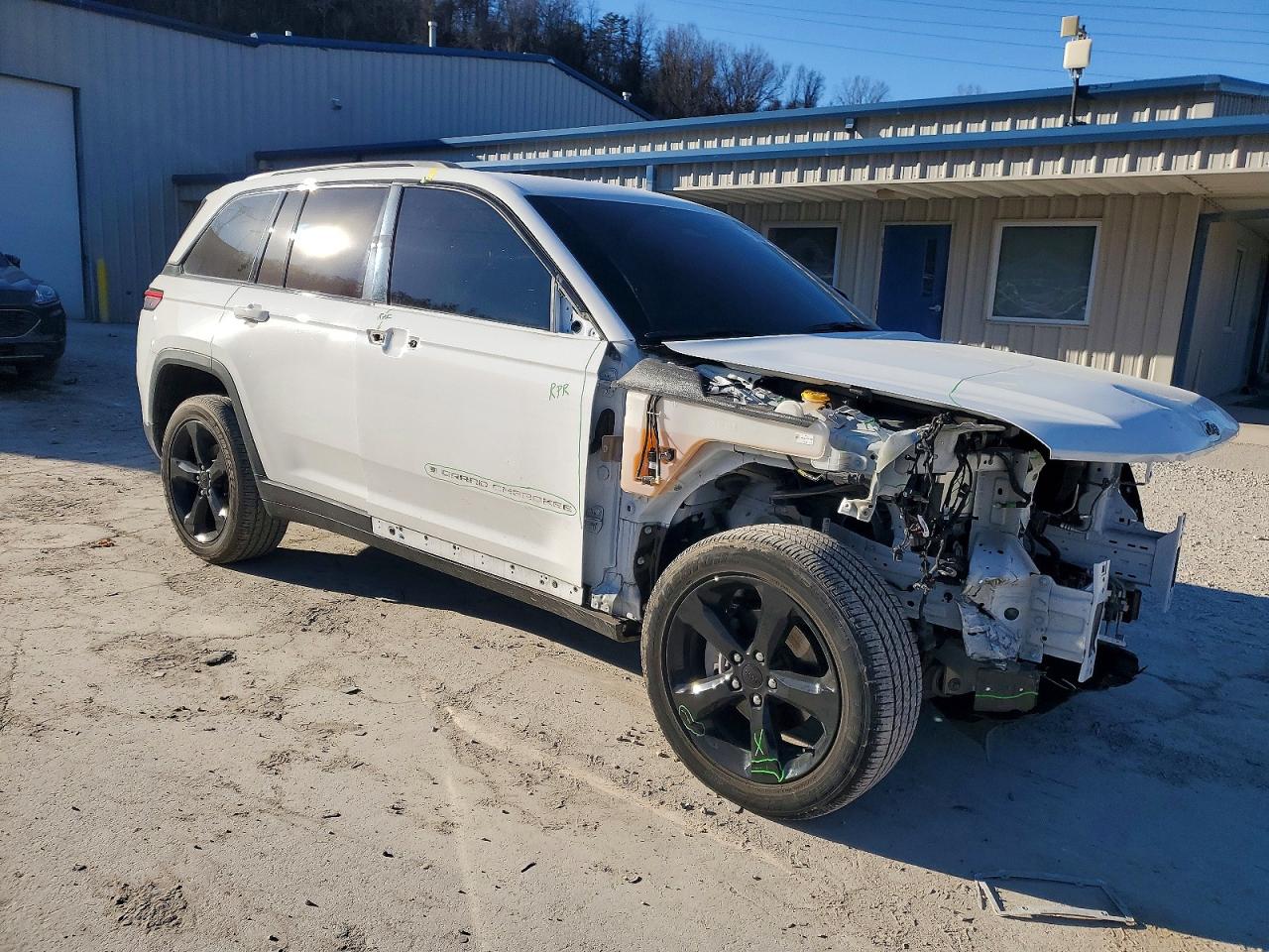 2023 JEEP GRAND CHEROKEE photo 4