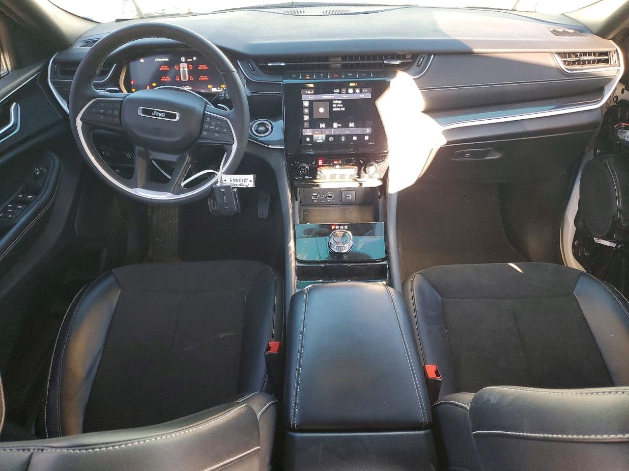 2023 JEEP GRAND CHEROKEE photo 8