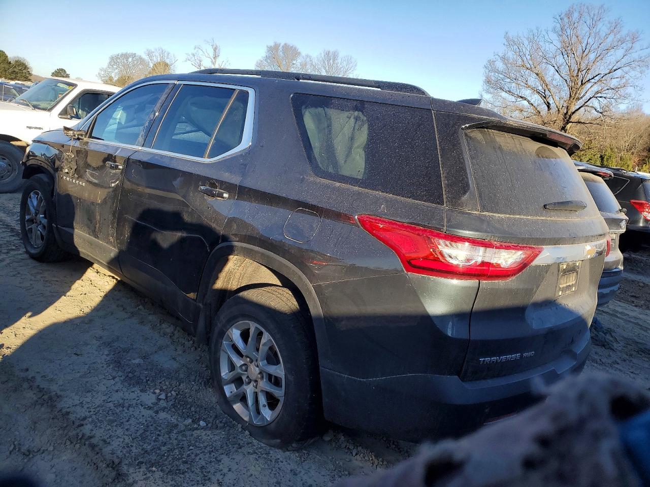 2019 CHEVROLET TRAVERSE LT photo 2