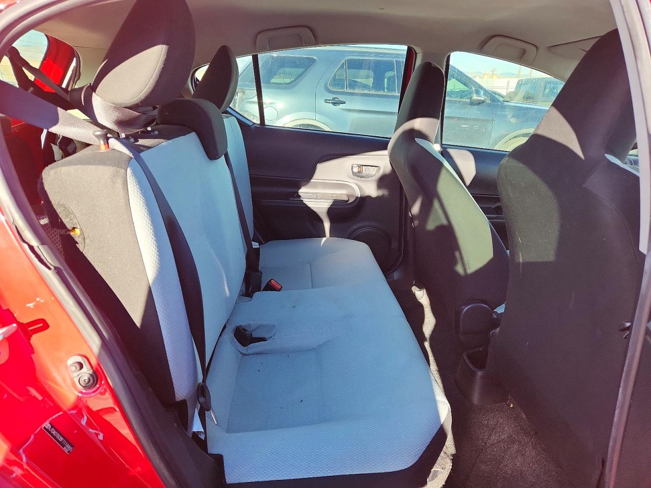 2015 TOYOTA PRIUS C photo 11