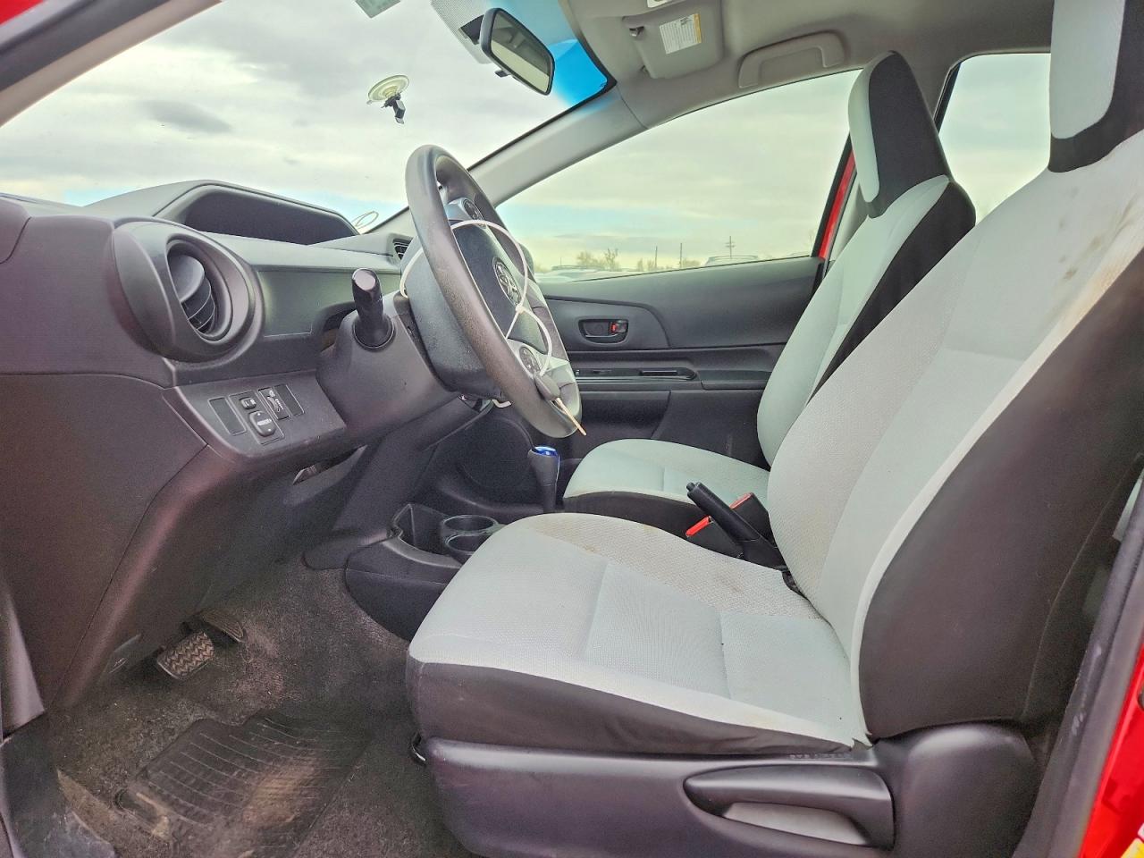 2015 TOYOTA PRIUS C photo 7
