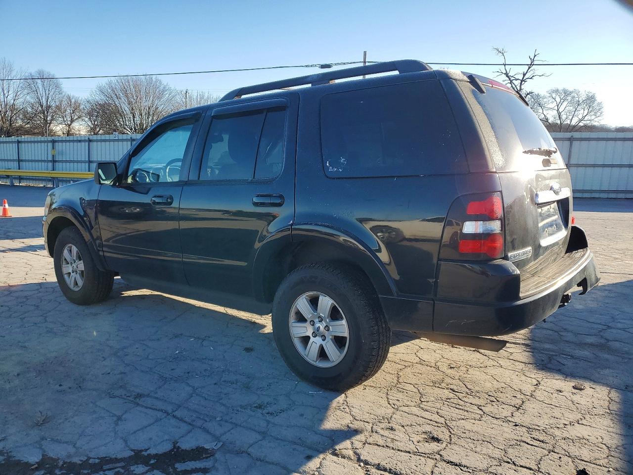2010 FORD EXPLORER XLT photo 3