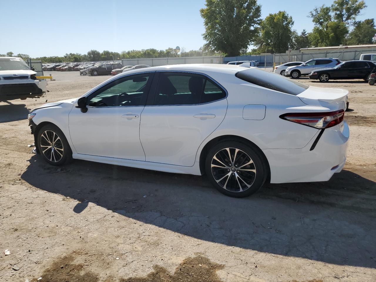 2019 TOYOTA CAMRY L photo 3