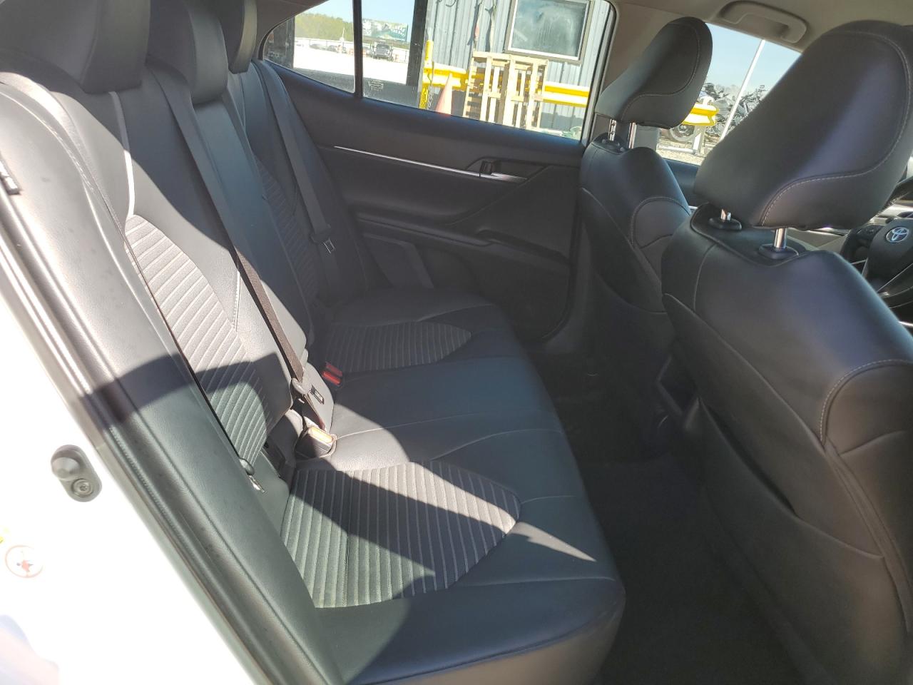 2019 TOYOTA CAMRY L photo 19