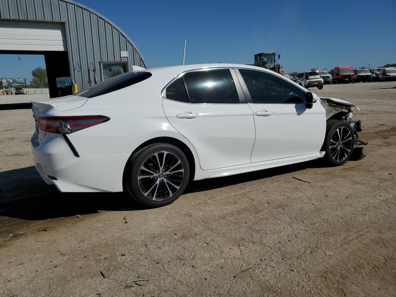 2019 TOYOTA CAMRY L photo 5