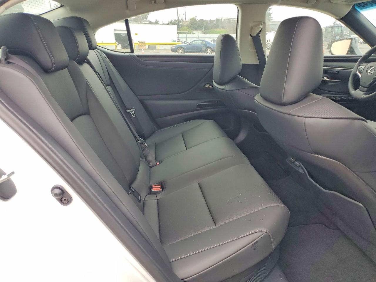 2025 LEXUS ES 300H BASE photo 10